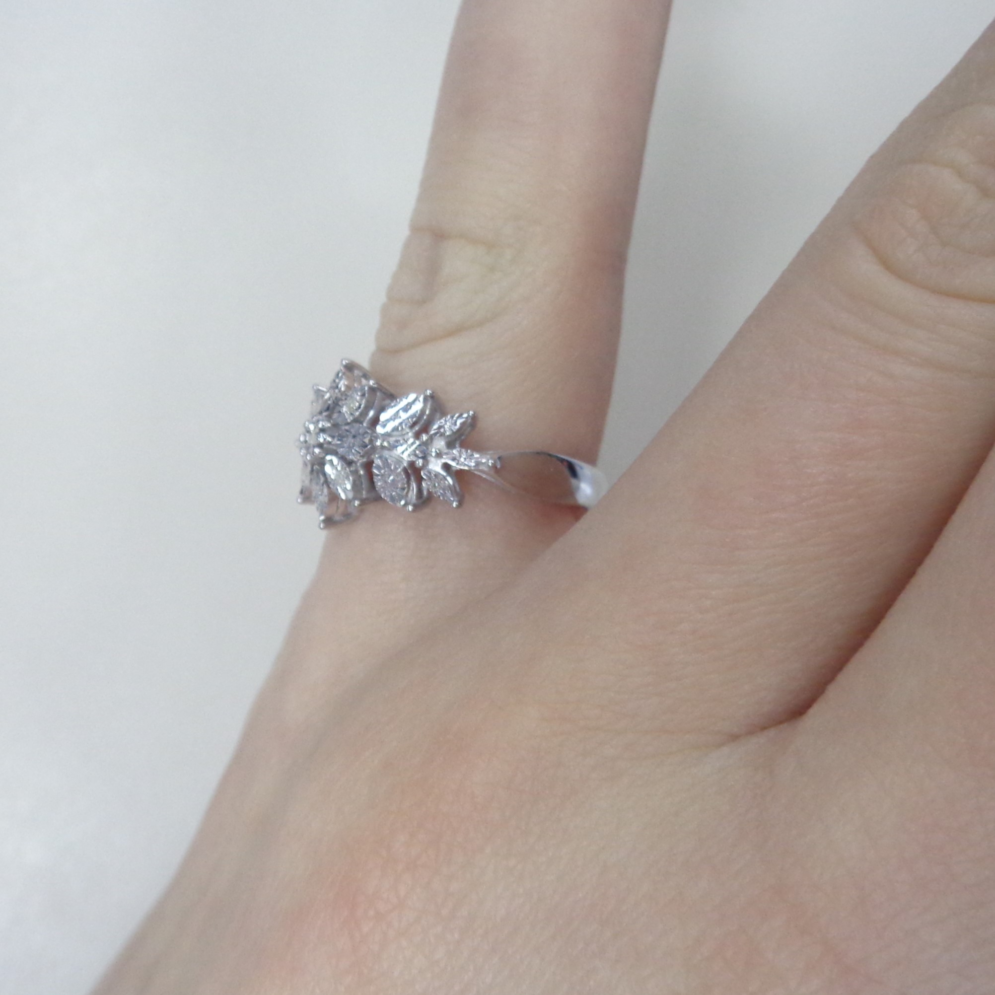 Серебряное кольцо с бриллиантами